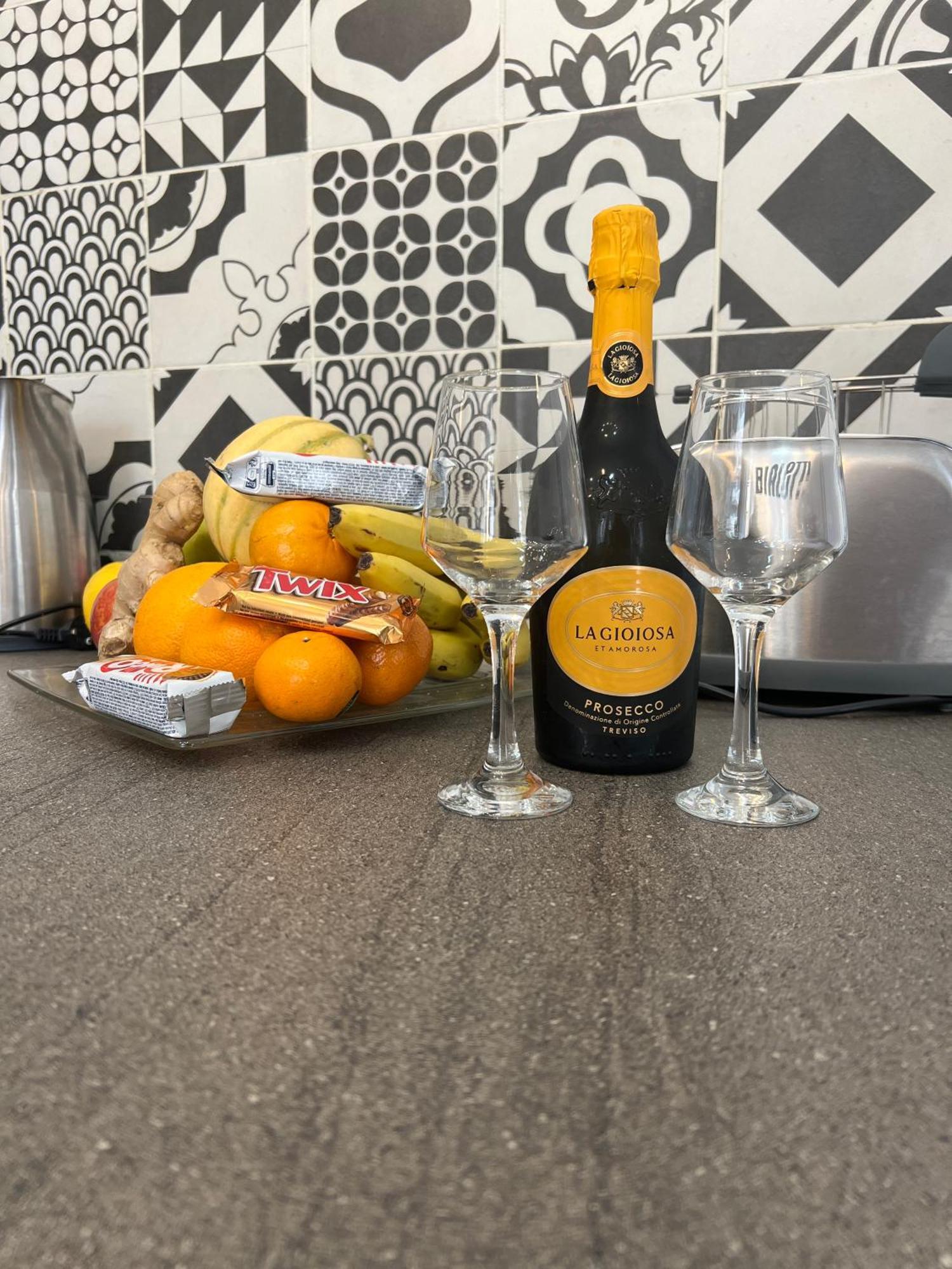 Casa Bravetta - Parking Private Apartment Rome Luaran gambar